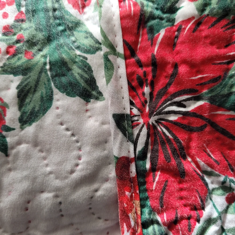 Reversible 3pc king/Queen comforter Poinsettias Holidays comforter set